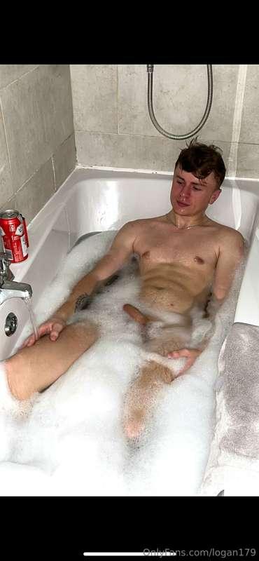 Bath & a beer 😎👀