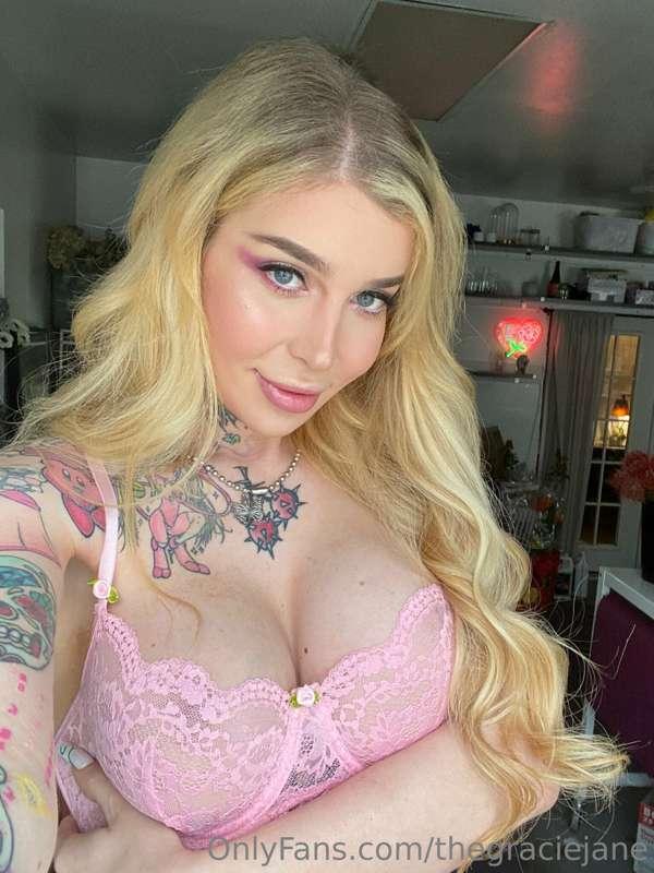 Put that mouth to work or move along 😈🍑