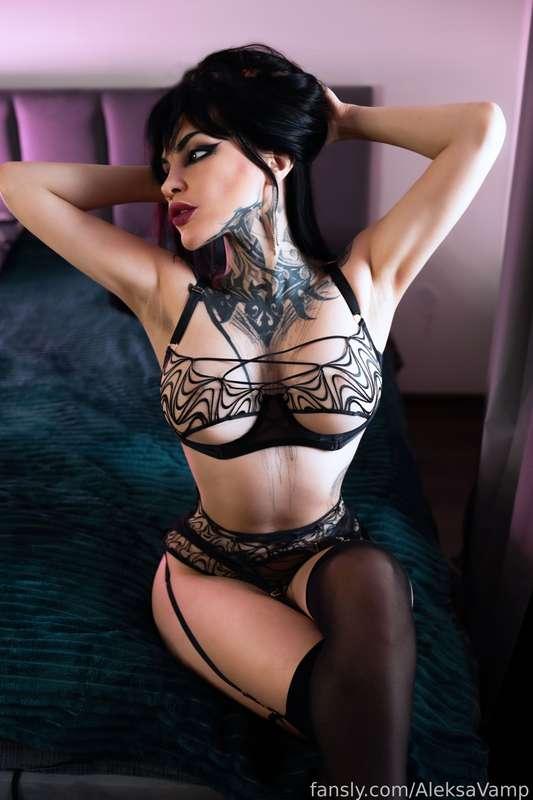 There's nothing better than relaxing and taking a full breath after a hard day.🥰

#fyp #strapon #petite #body #naughty #tattoo #gamer #sexy #mistress #femdom #pussy #footfetish #domme #mommy #goddess #boobs #butt #switch #facesitting #ass #boss