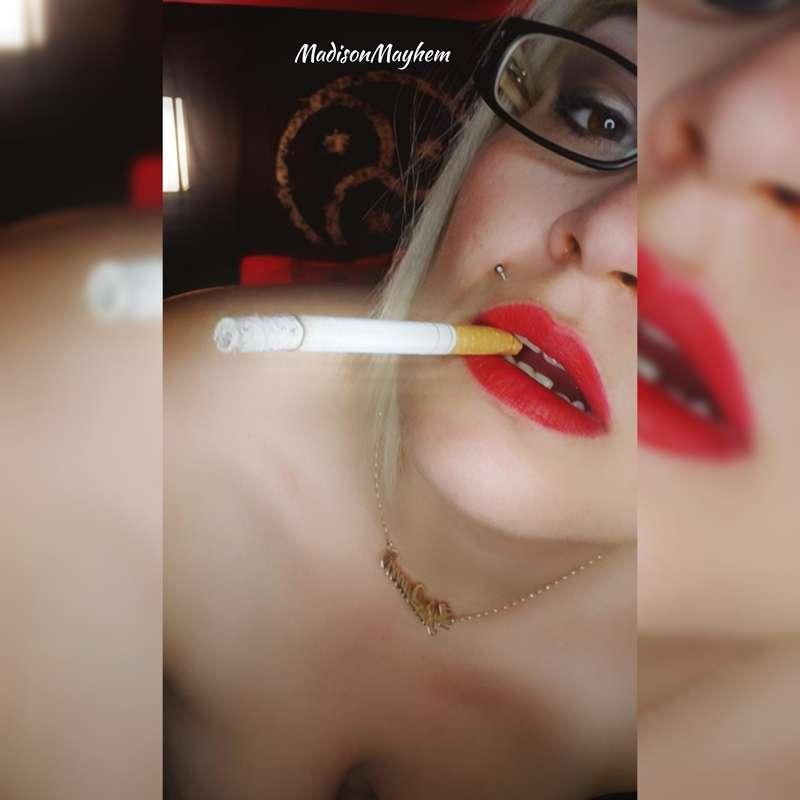 A night full of custom work 🥰 🚬🎀🖤🎀🚬
