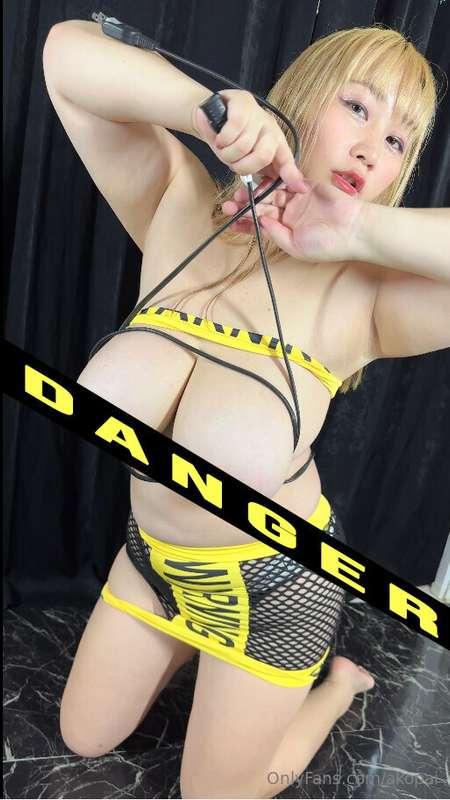 Cable bondage boobsPlaying around with cables wrapped around..