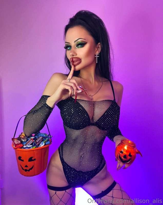 Trick or treat 🎃👻🍬🔮