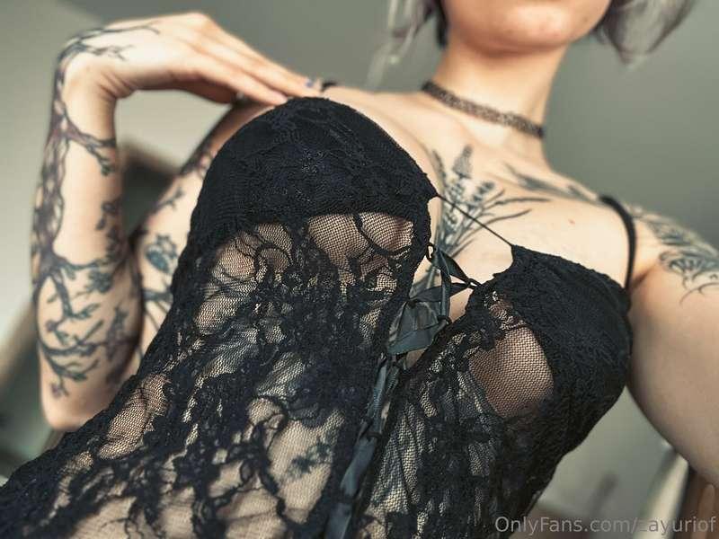 Maybe a bit too small on my boobs, but its not that bad, rig..