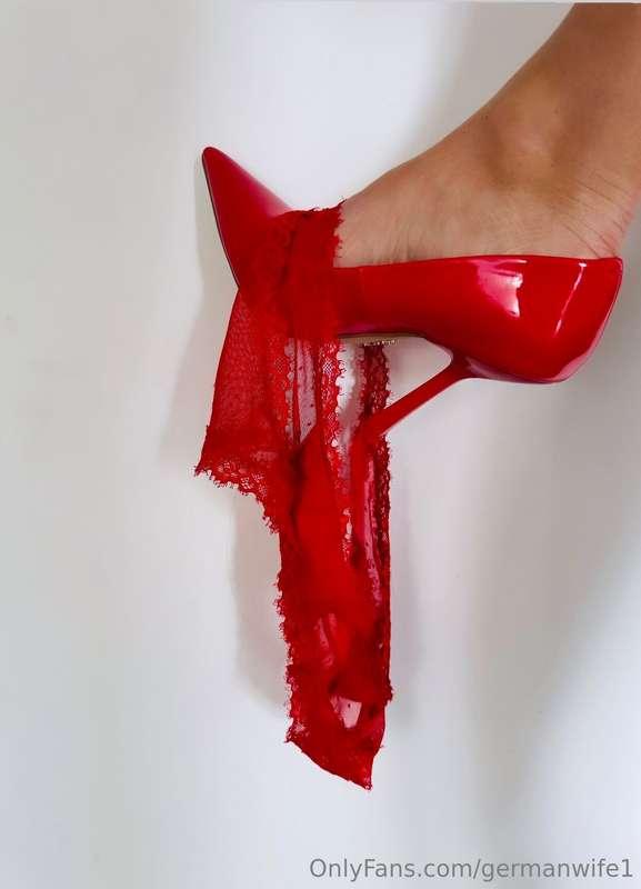 Happy Sunday 🥵👠. Wie gefällt dir der Gedanke mich ohne Hösch..
