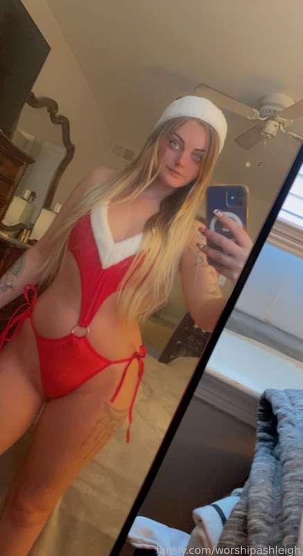 Feeling cute &amp; festive 🥰🎁🔥💋