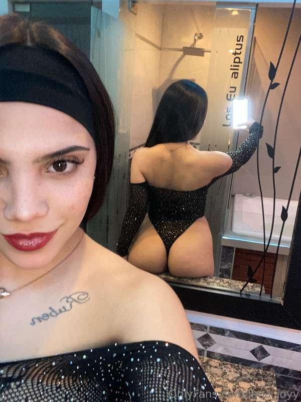 My favorite accessory? This backside! 💖