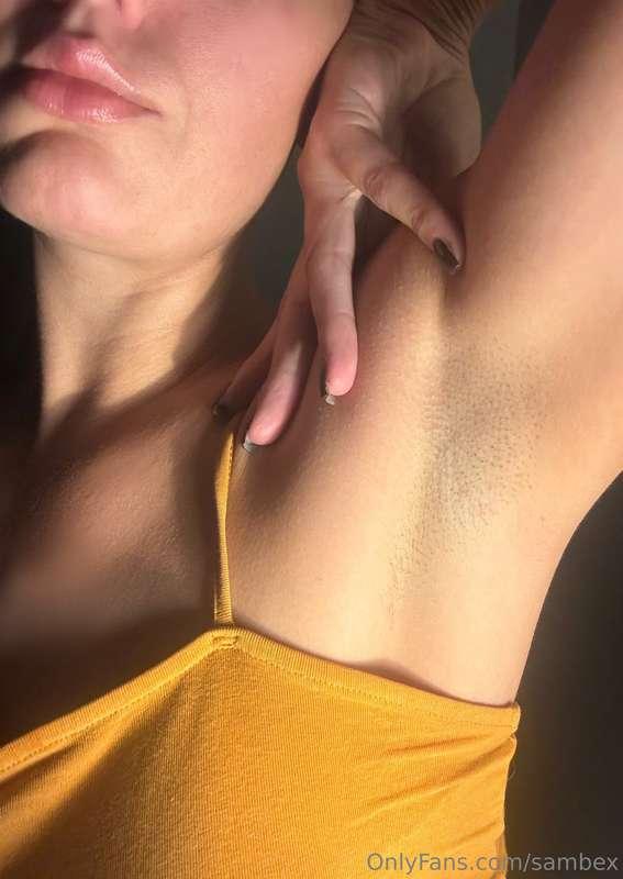 It's Friday and I wanna tease you with my bed pits. 💦