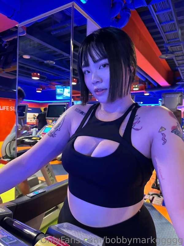 含蓄的先來～～想看更多的話⋯⋯那你得保證你會一直愛我！！！
