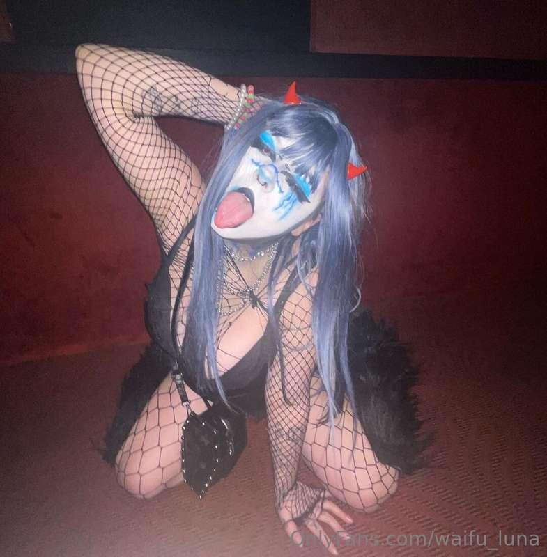 this godess should be getting tipped more <3 if your sooo sh..