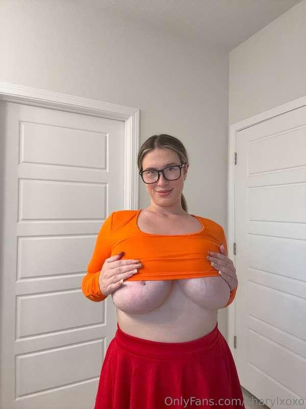 Day 1/5 of my 5 days of Halloween 🎃 This Velma costume is wh..