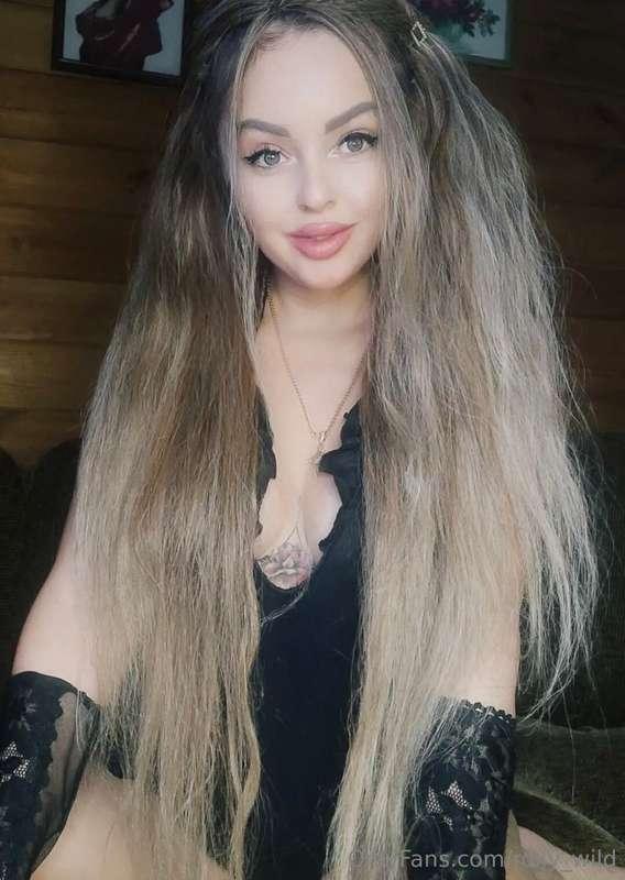 🌸 FREE subscription🌸👉@yourelen👈 This charming girl has a jui..