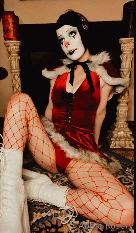 I took so may Christmas pics you’ll be sick of them by the e..