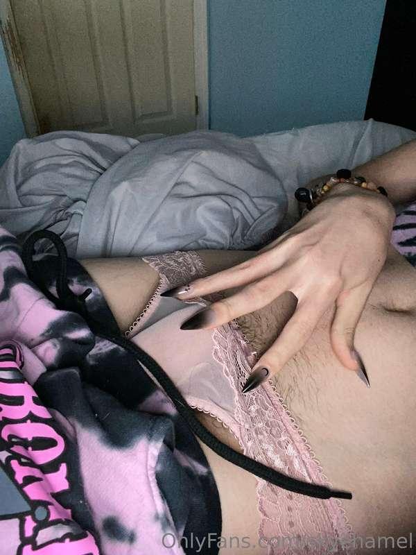 Need a different cage it falls off when I sleep 😞