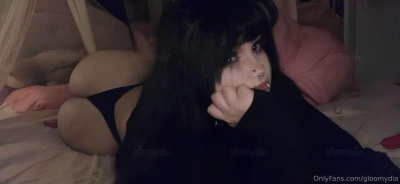 who will let me smother them 🍑🙏🏻
