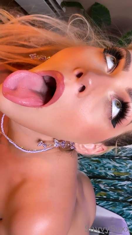 https://throne.com/savvysuxx/wishlist   MY BDAY IS THIS SUND..