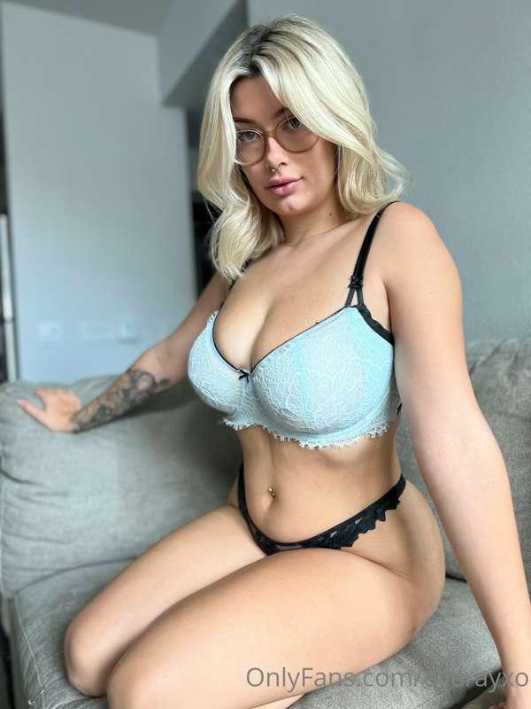 How do I look in glasses? 🩵 