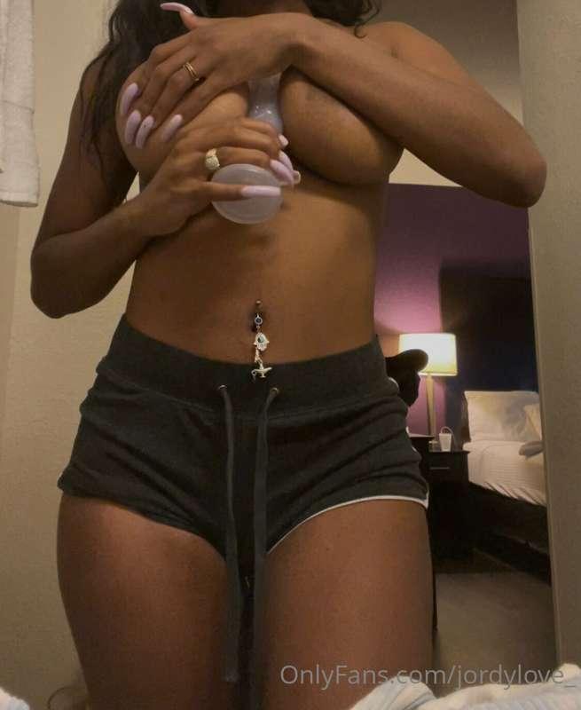 Feeling extra NAUGHTY tonight👅... leave me a tip to get free..
