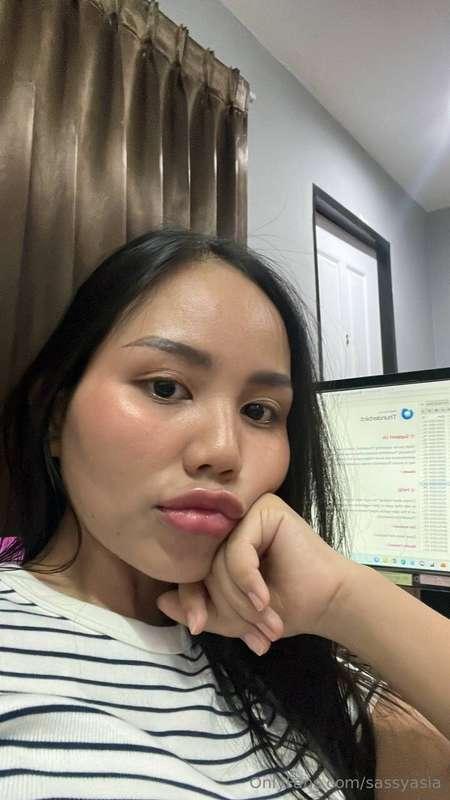 waiting for your go signal so we can do videocall 🤷‍♀️😏