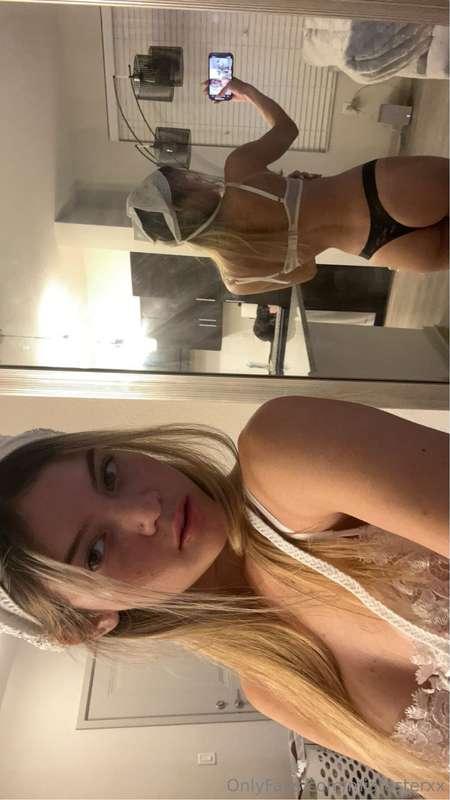 Need some company for tonight's playtime 🫦 any volunteers?