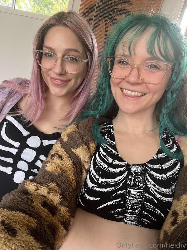 skeleton twins#girlgirl #sfw @charliewebb