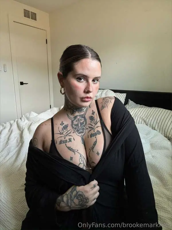 swipe to put me in doggy style 🍑🥵