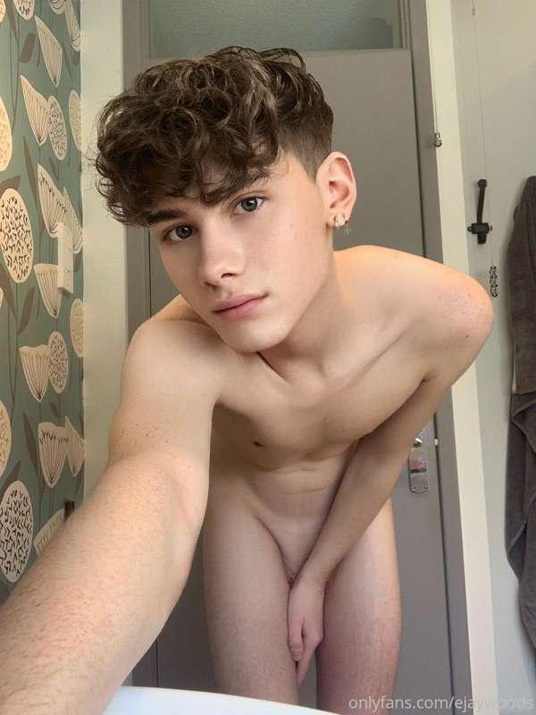 I'm ready for the shower! 💦 are you coming with me? 

**send..