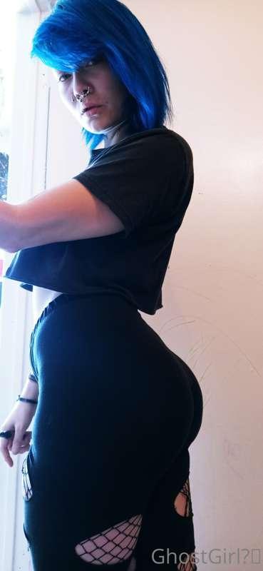 High eyes 💨👀
Thick thighs 💖🍑