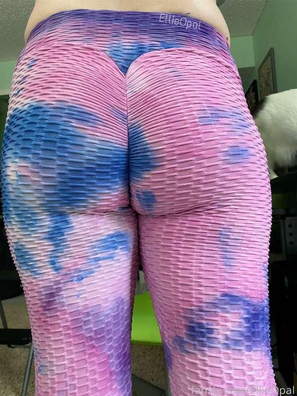 I love these leggings 😉


#sfw #ass 