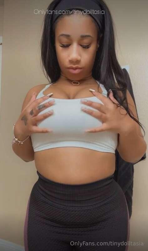 Still deciding if I wanna wear lingerie… or nothing at all i..