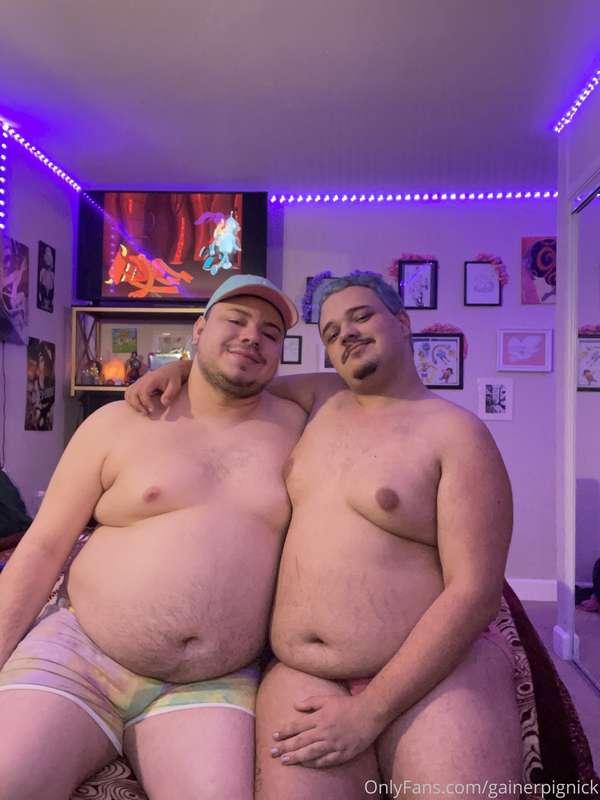 Some pics I took with my very sexy piggy friend with some bo..