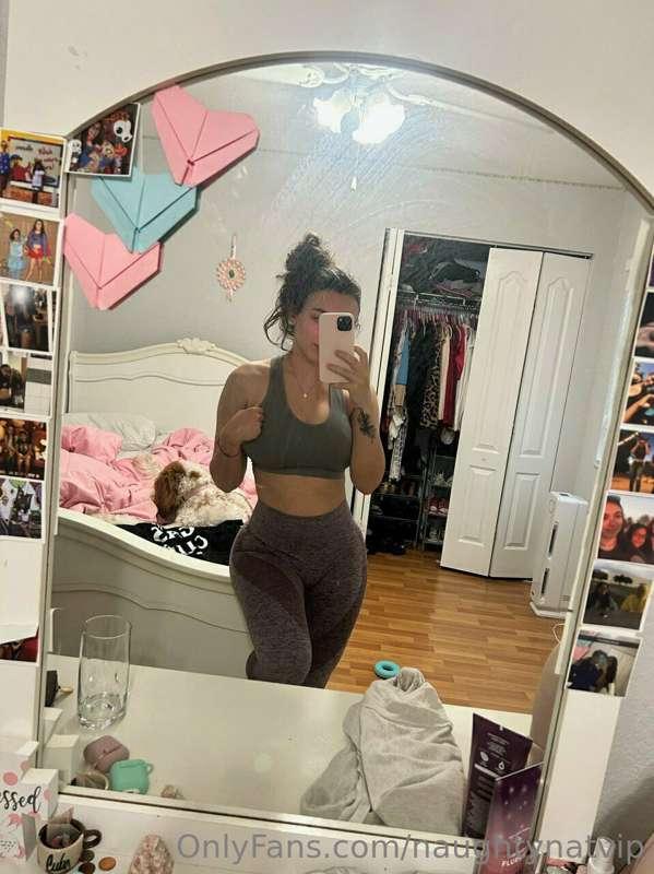 Would you like to lift the top? Tip $5 and I will show you....