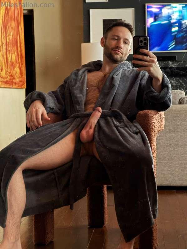 Like this post if you’d service me like this 😈