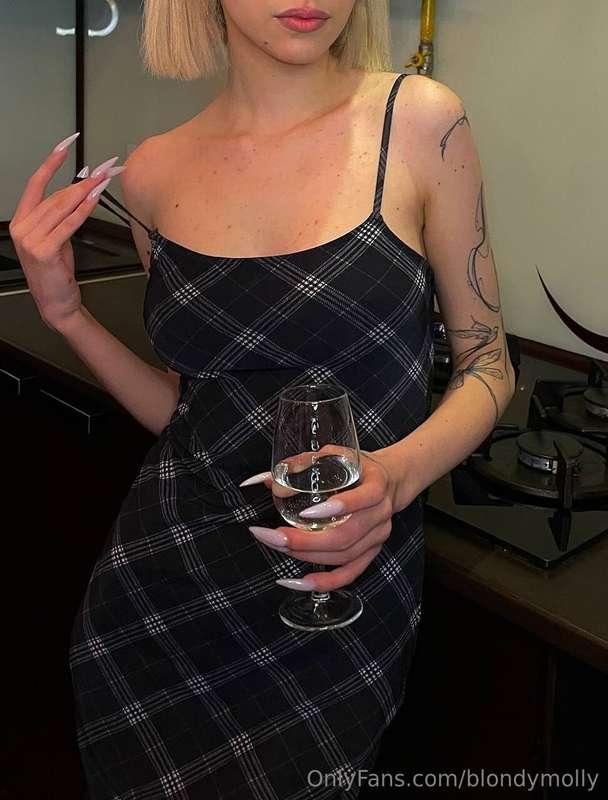 I start the day with a glass of water🧊 How about you?