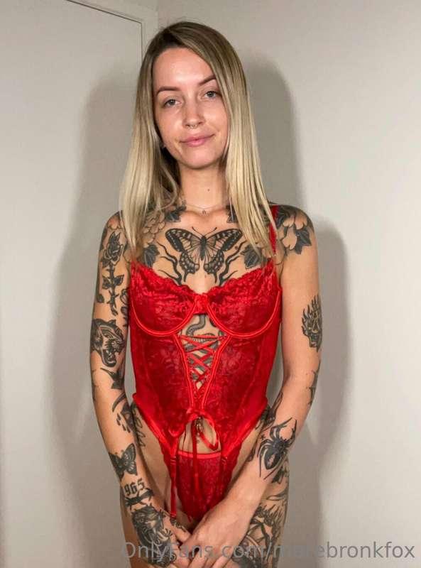 Red is just so sexy 🥰 do you like this set or is it better o..