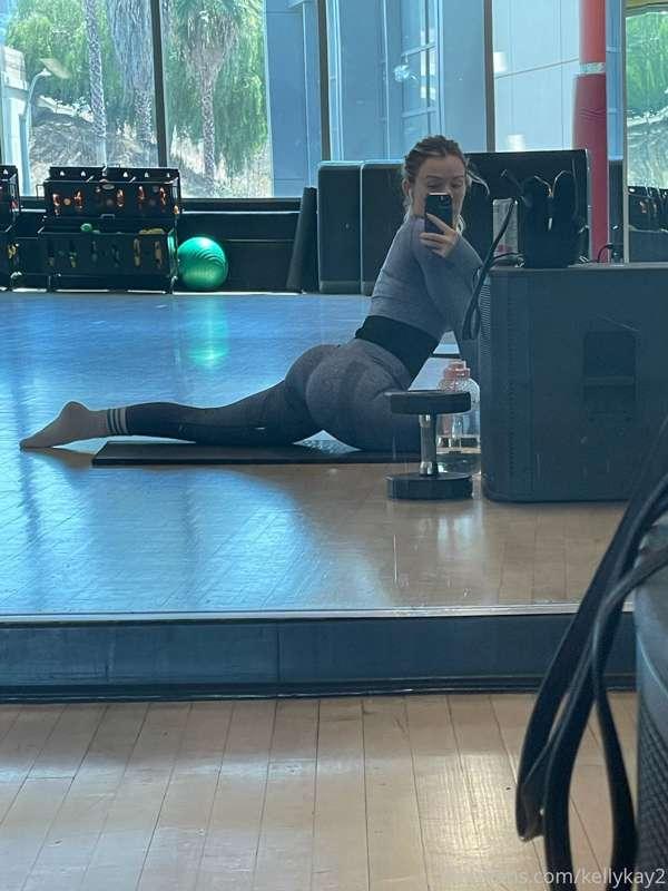 Getting the booty right for you baby 🤍