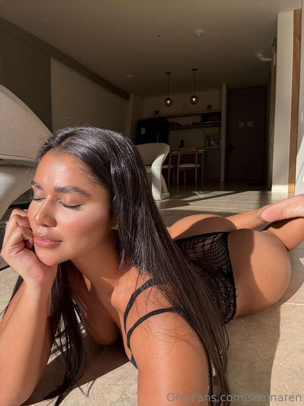 sunlight added extra hotness on me 🥵