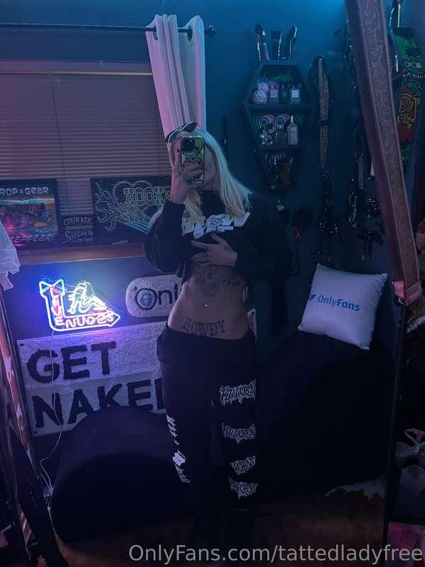 👀🖤
@tatted_lady