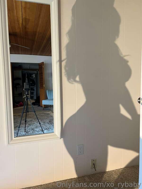 Playing with shadows 🥰