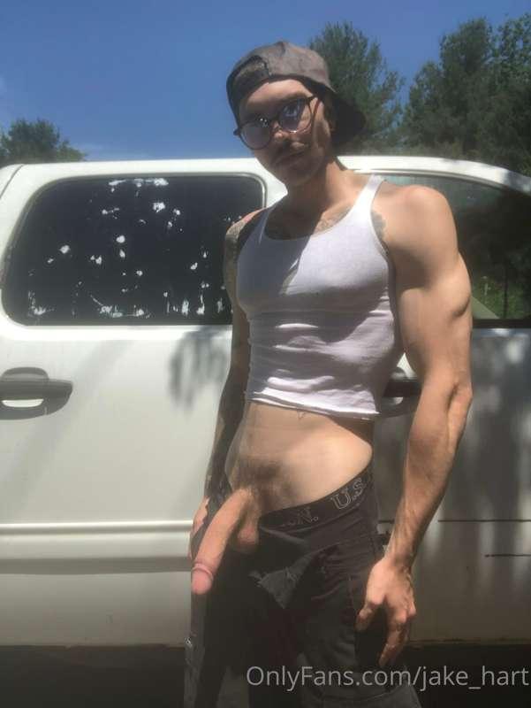 It’s a nice day to be hot and hung 😃