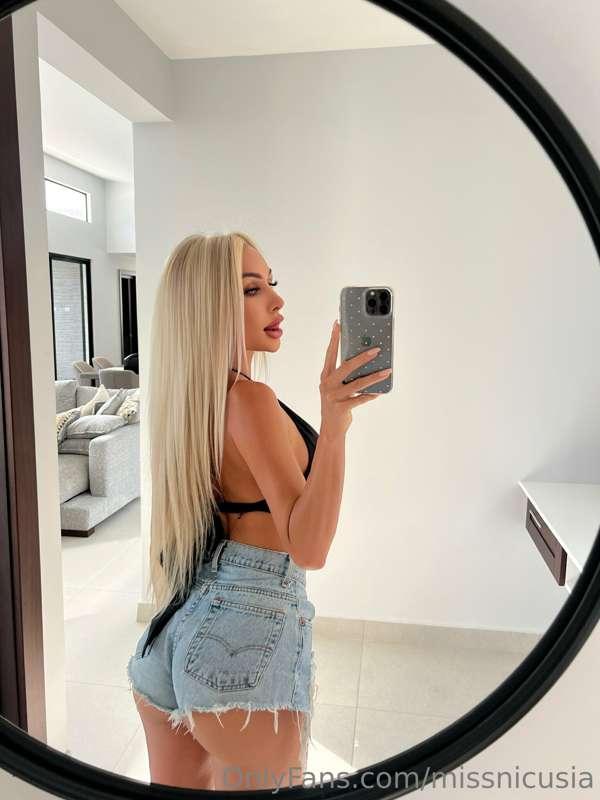 Feeling Cute 🥰 

Send me a DM and introduce yourself! 😘
