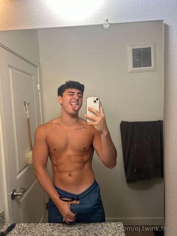 hey guys, ill keep it short and sweet 🤭 this is my hottie fr..