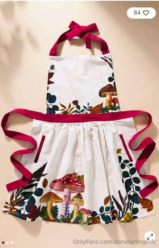 I REALLY want this apron 🥹🥹🥹 whoever tips on this post will ..