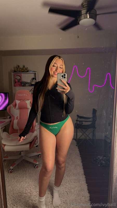 fantasizing about getting in between these thighs? 🥵💦