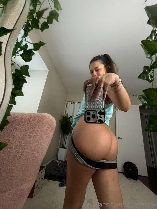 I need a lil smack 🍑