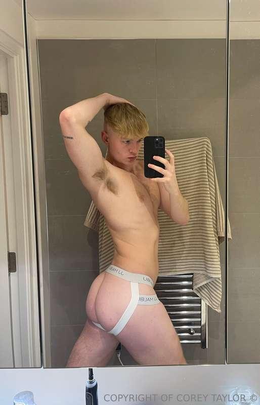 Sniff my pits and eat my ass 😬