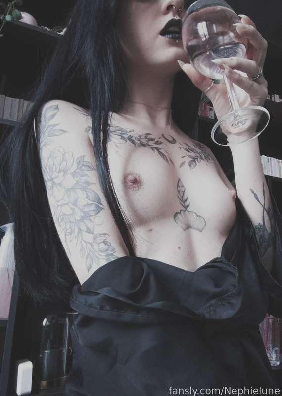 Stay hydrated. 💦 

 · ˚☁︎ ｡⋆ ☽˚｡ · #goth #alternative #petite #brunette #witch #tattoos #fantasy #smallboobs #inked · ｡˚☾ ⋆ ｡ ☁︎˚ · 