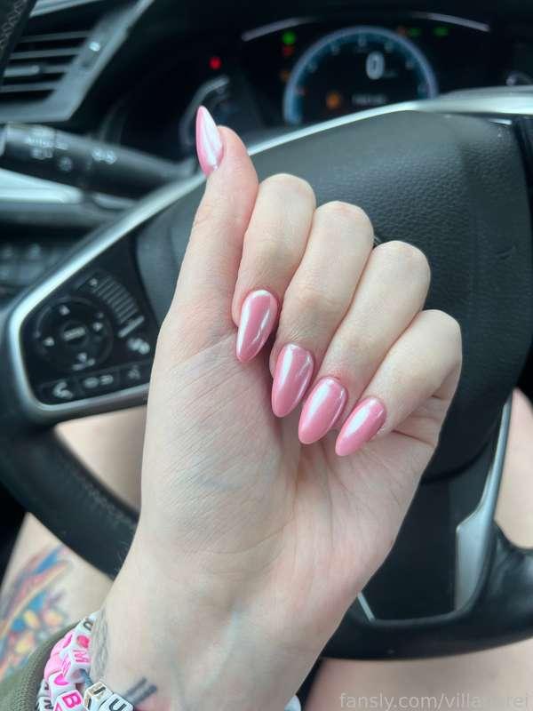 Mommy just got her nails done! Send a tip for them and you’ll get a little treat in your DMs 💖💅