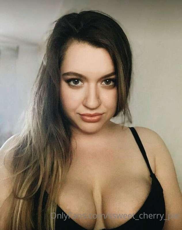 Can you turn everything on with just one look?😱
Yes, I'm tal..