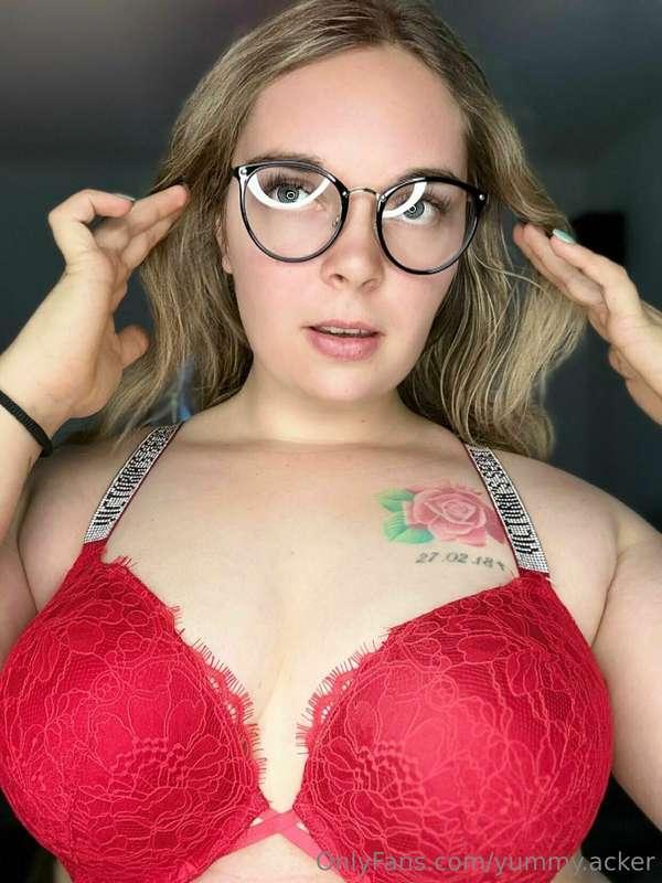 Just got these new glasses and the red VS set:)🙈 i think it ..