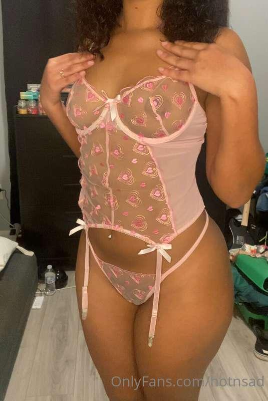 Happy Valentine's Day!! Am I your Valentine this year? 👀💝